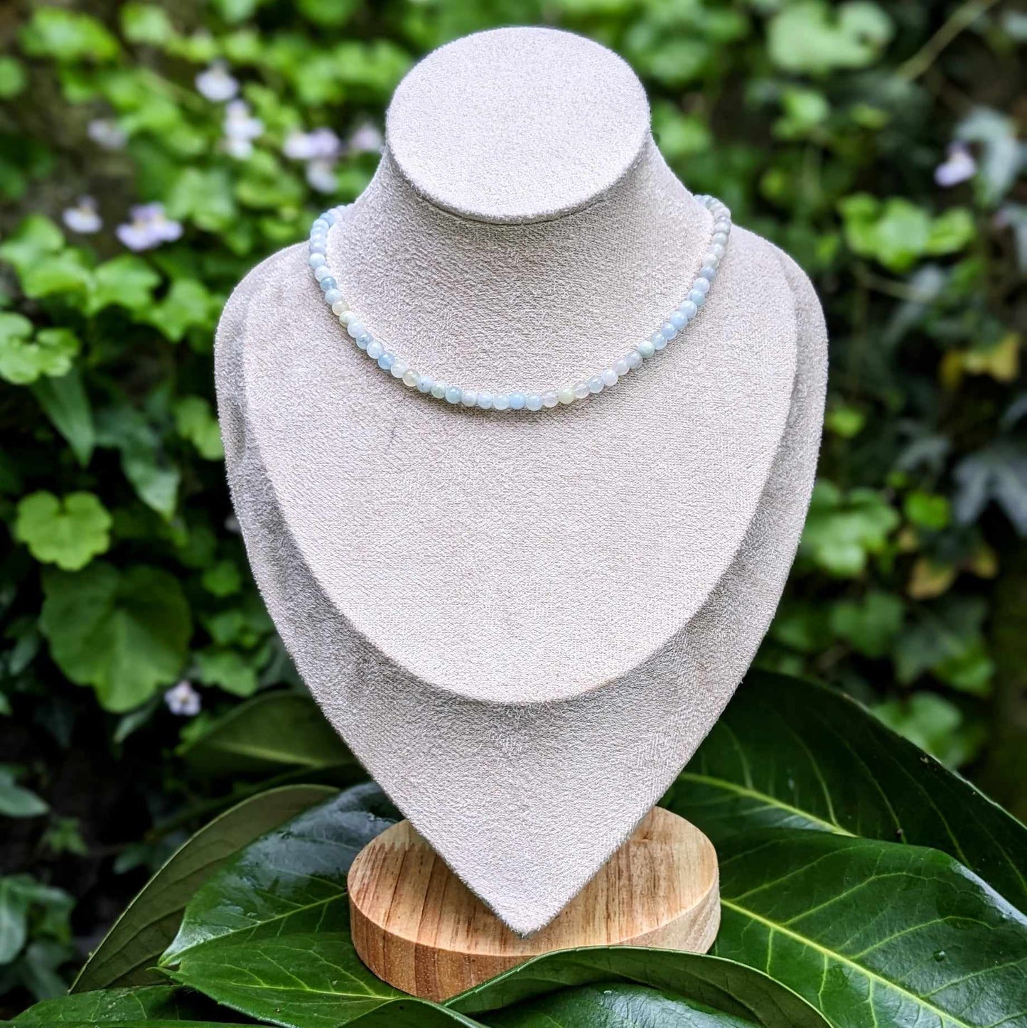 COLLIER RAS DE COU EN PERLES NATURELLES D'AIGUE MARINE