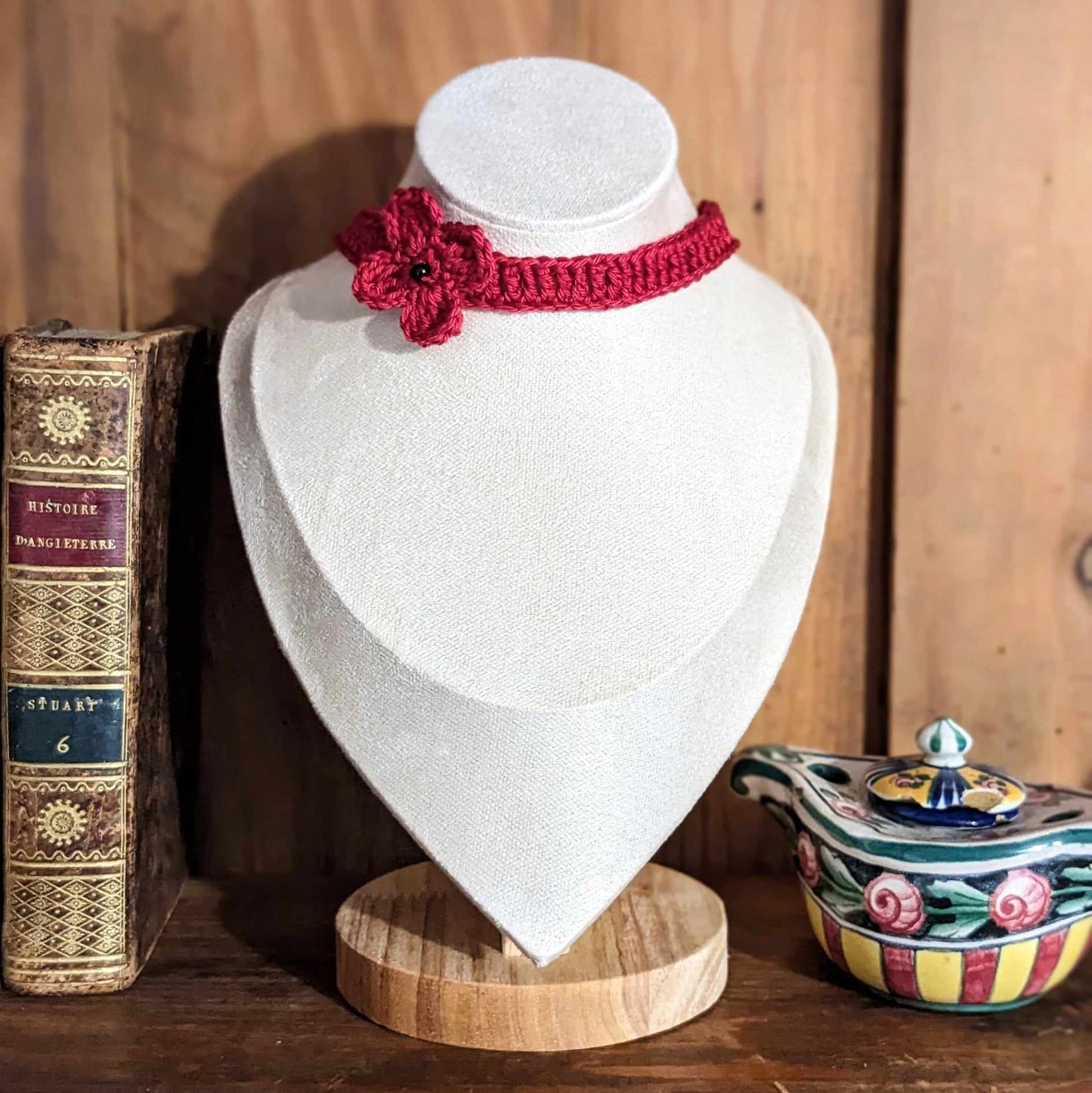 Collier Ras de Cou Rouge ou Noir avec ou sans Fleur - Fait main
