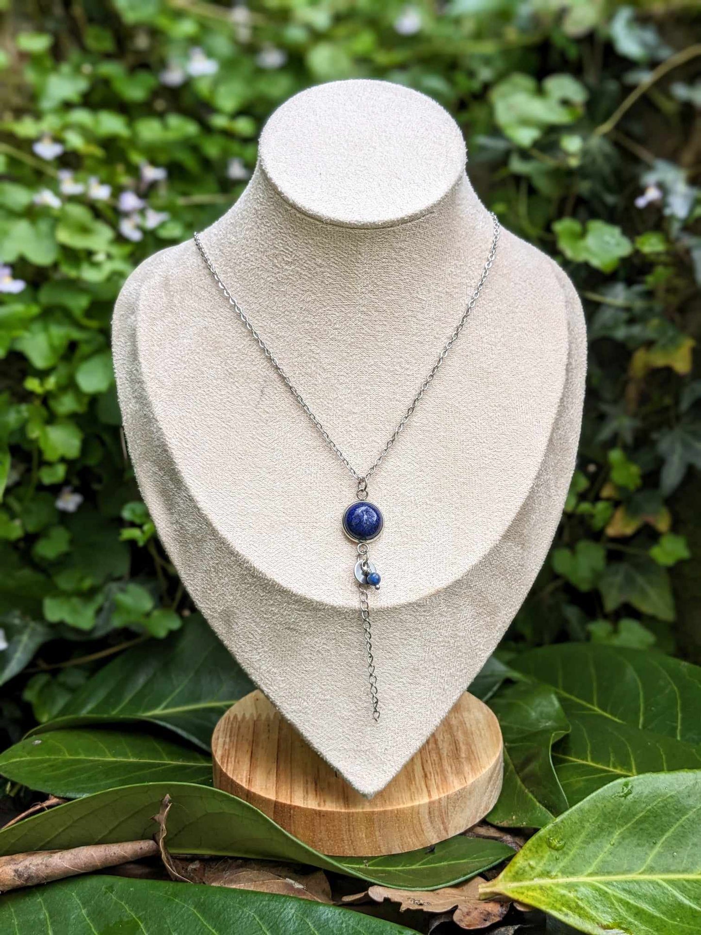 COLLIERS SAUTOIRS EN PERLES NATURELLES DE LAPIS LAZULI SUR ACIER INOXYDABLE