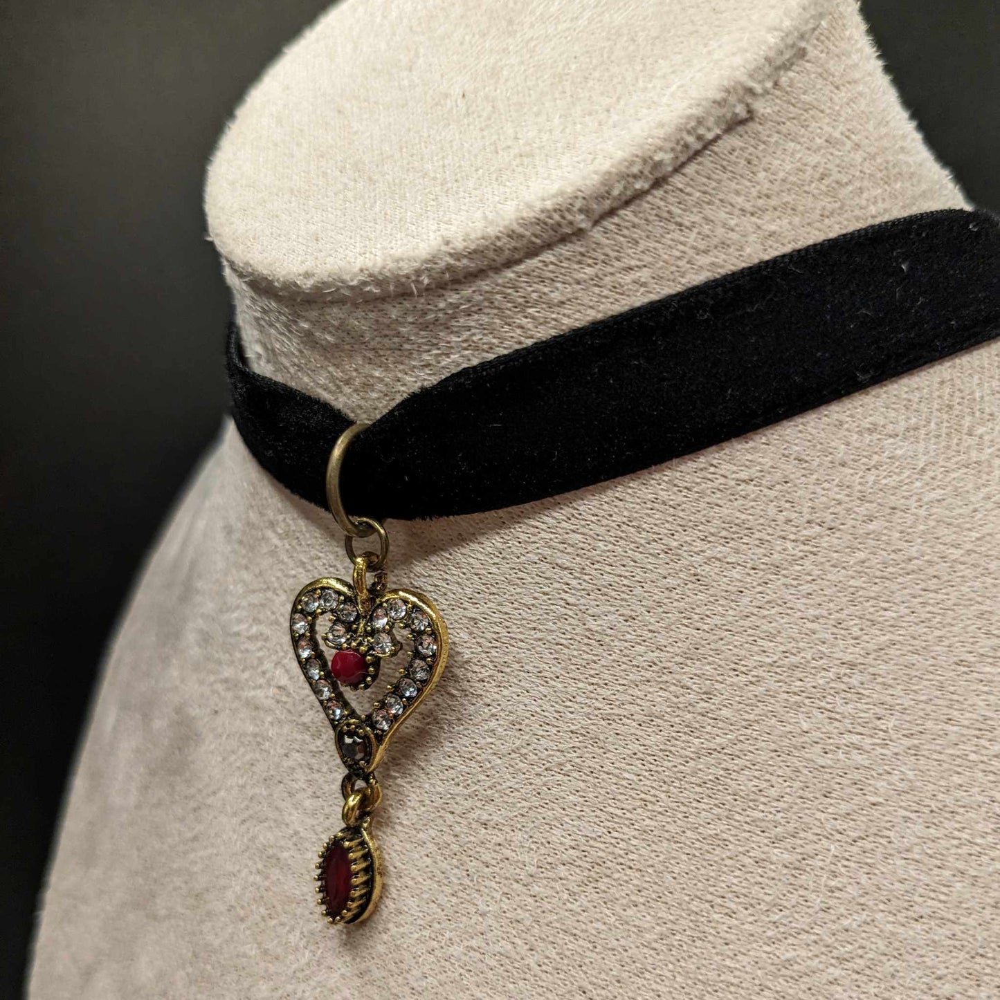 Collier ras de cou Velours et pendentif - Fleur ou coeur