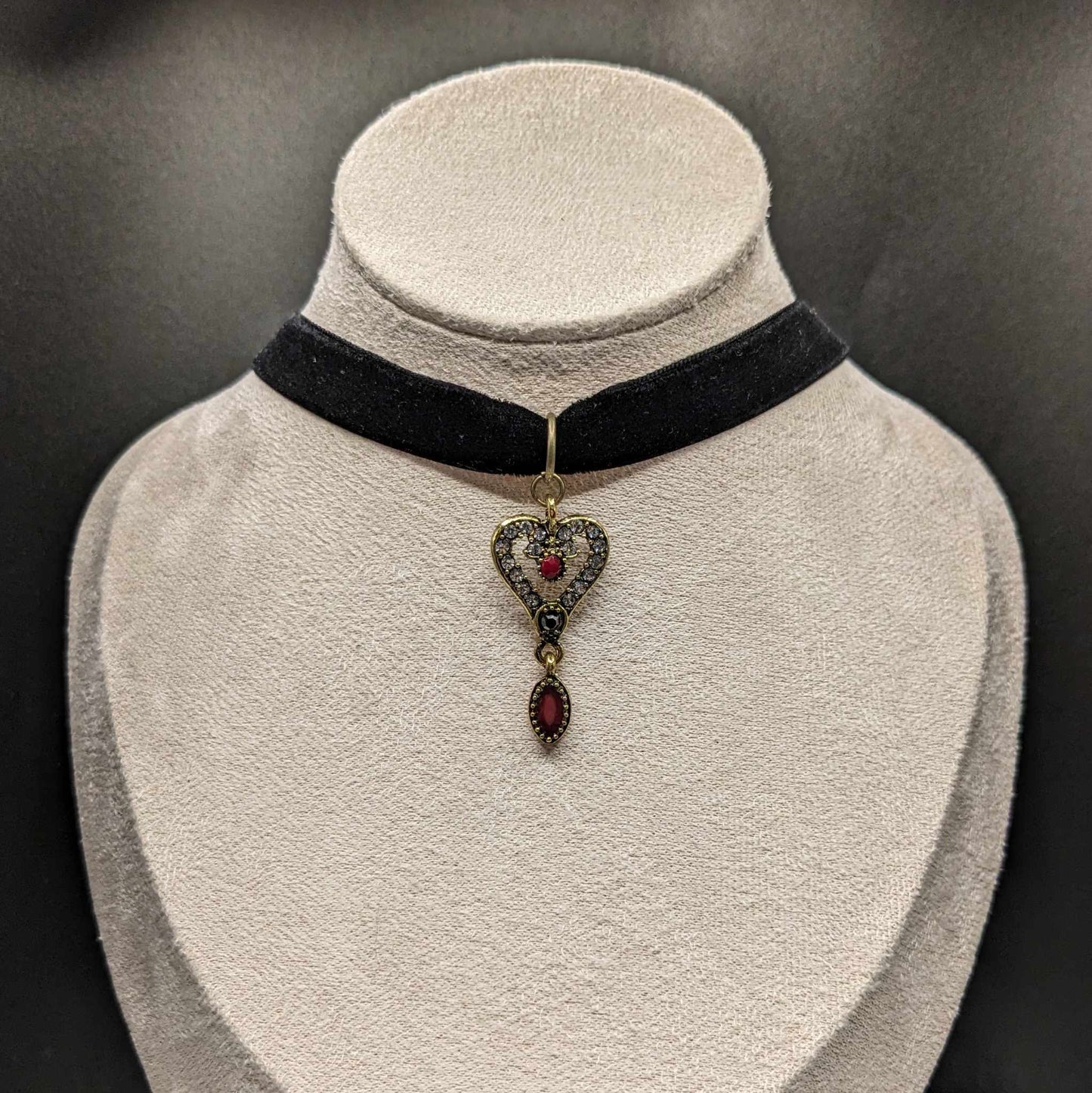 Collier ras de cou Velours et pendentif - Fleur ou coeur
