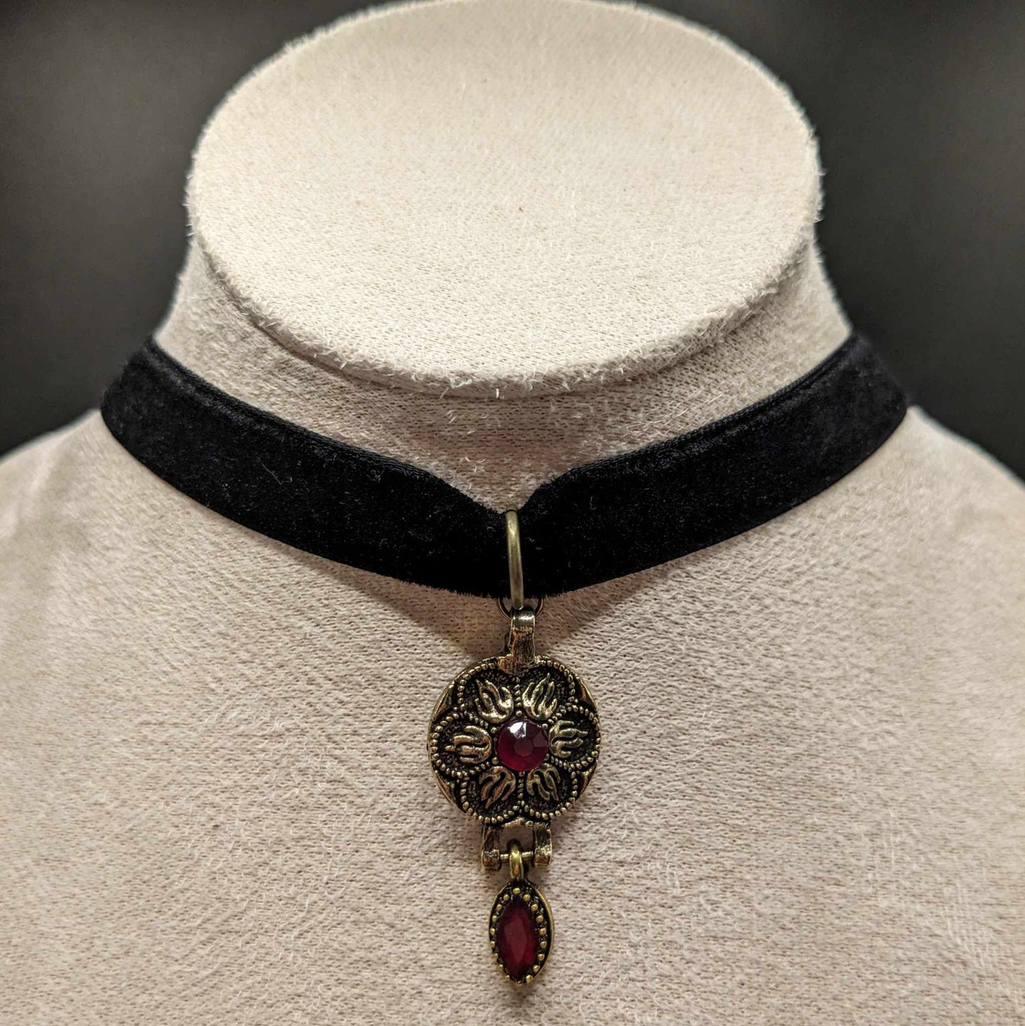 Collier ras de cou Velours et pendentif - Fleur ou coeur