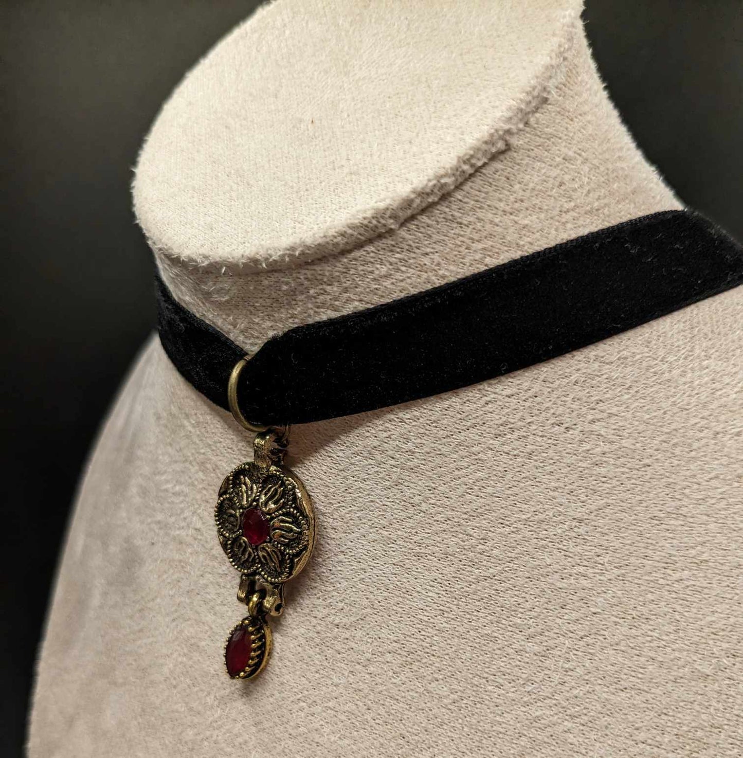 Collier ras de cou Velours et pendentif - Fleur ou coeur