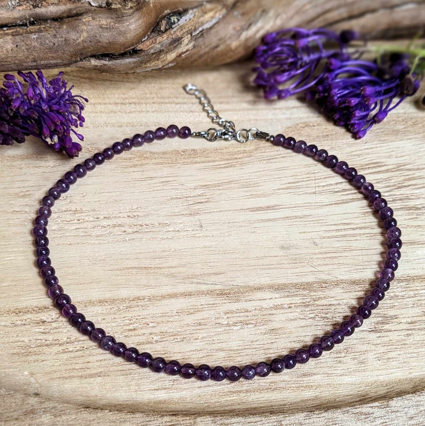 COLLIER RAS DE COU EN PERLES NATURELLES D'AMETHYTE