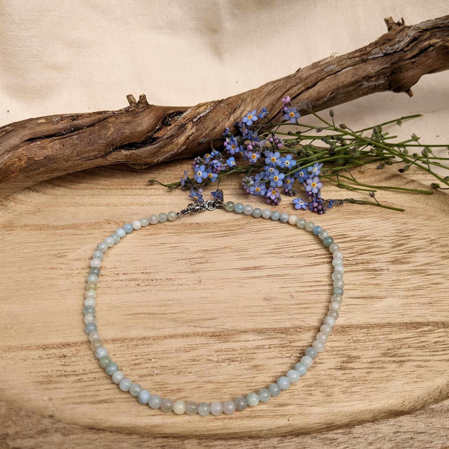 COLLIER RAS DE COU EN PERLES NATURELLES D'AIGUE MARINE