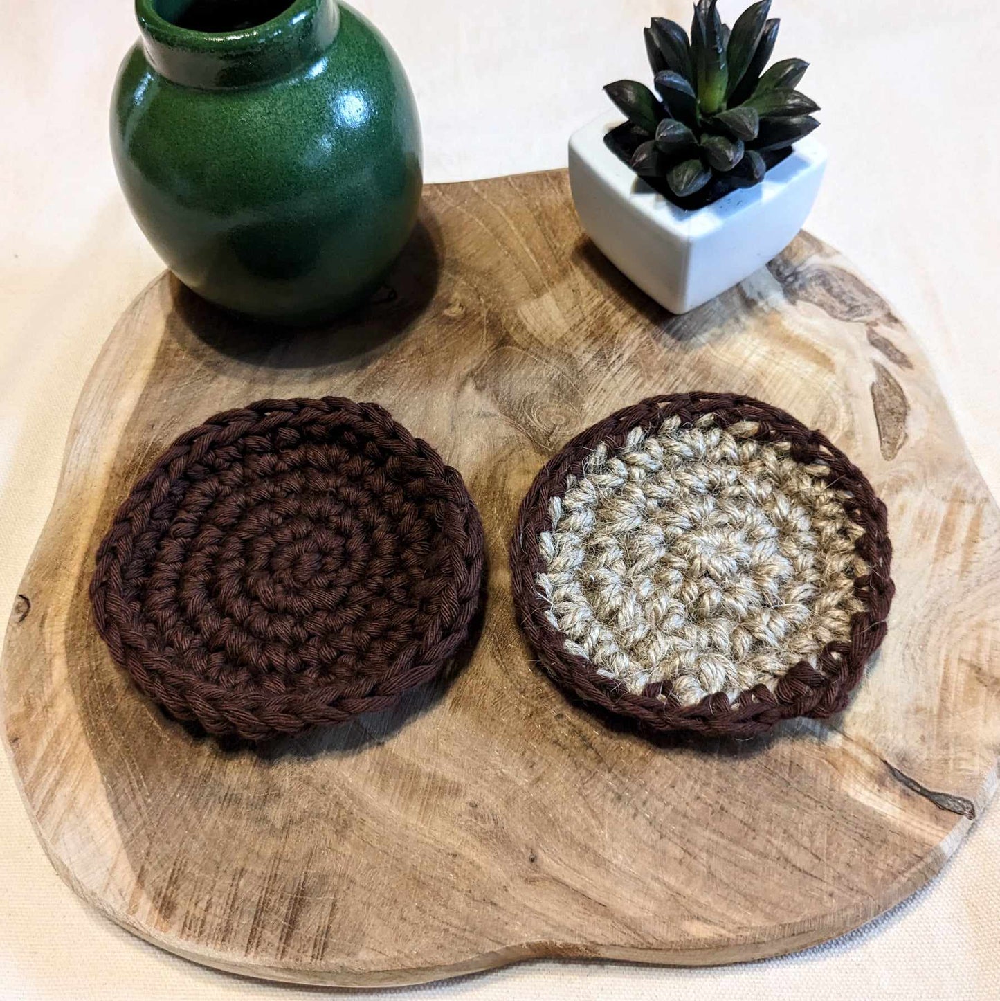 Sous-Tasses Fil de jute ou coton. - Crocheté à la main