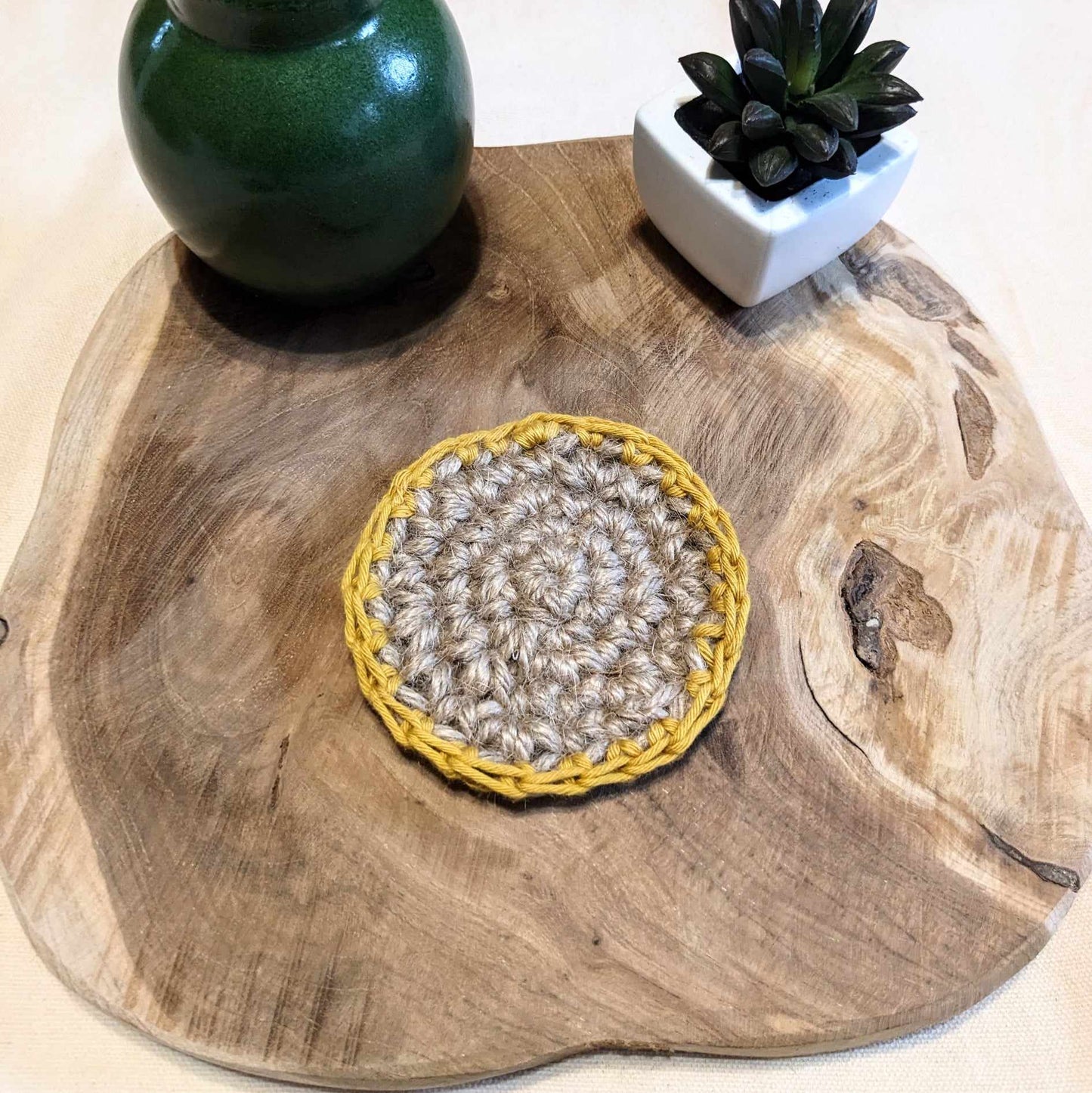 Sous-Tasses Fil de jute ou coton. - Crocheté à la main