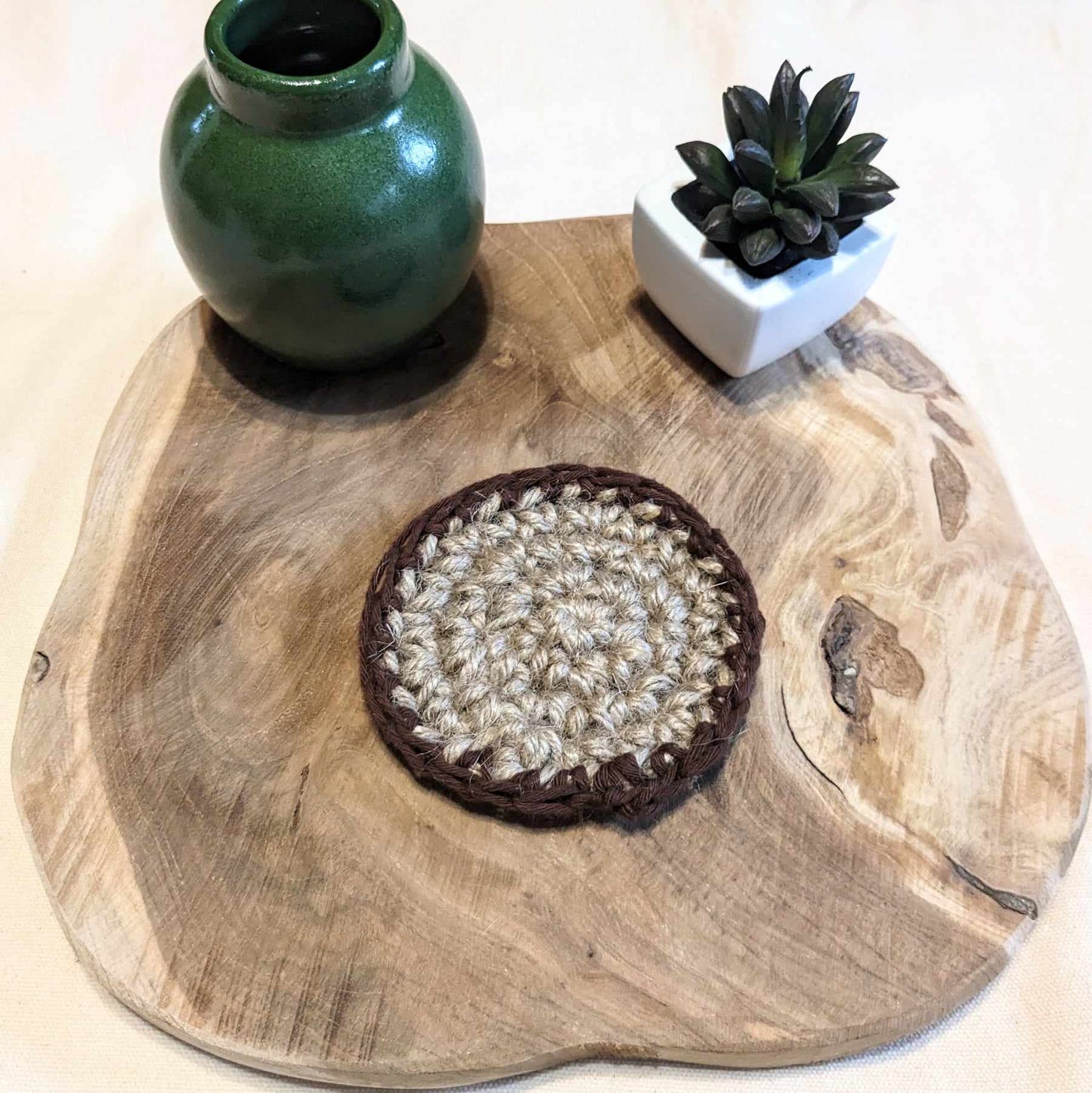 Sous-Tasses Fil de jute ou coton. - Crocheté à la main