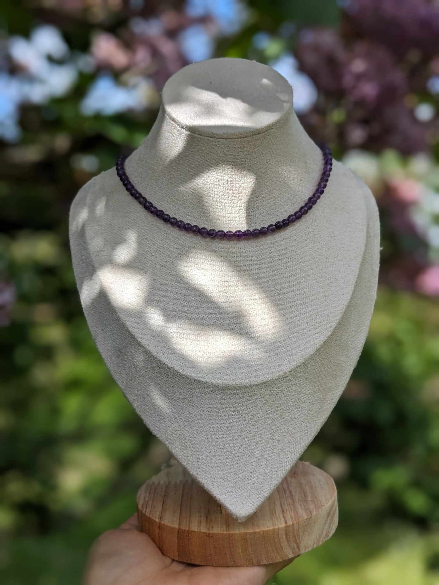 COLLIER RAS DE COU EN PERLES NATURELLES D'AMETHYSTE