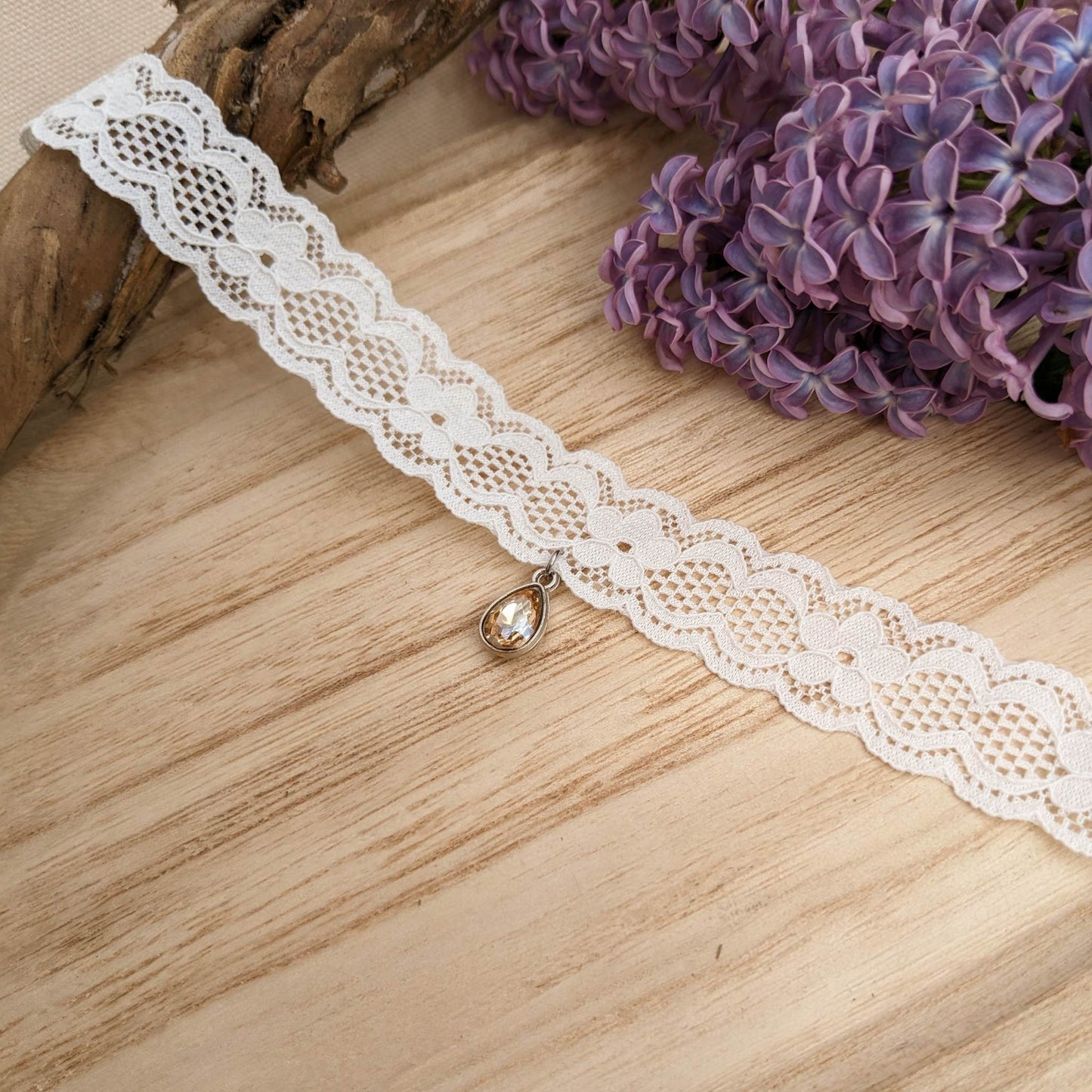 Collier Ras de Cou Victorien en Dentelle - Modèle au choix
