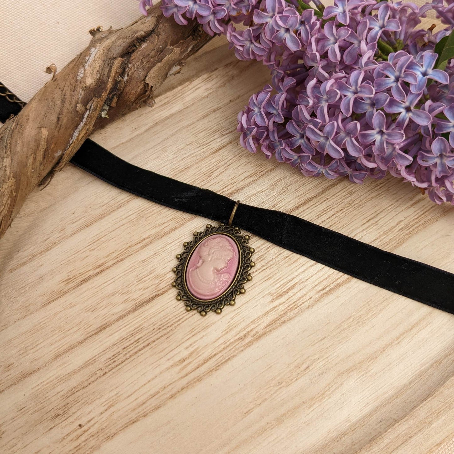 Collier Ras de Cou Velours avec Camée rose ancien