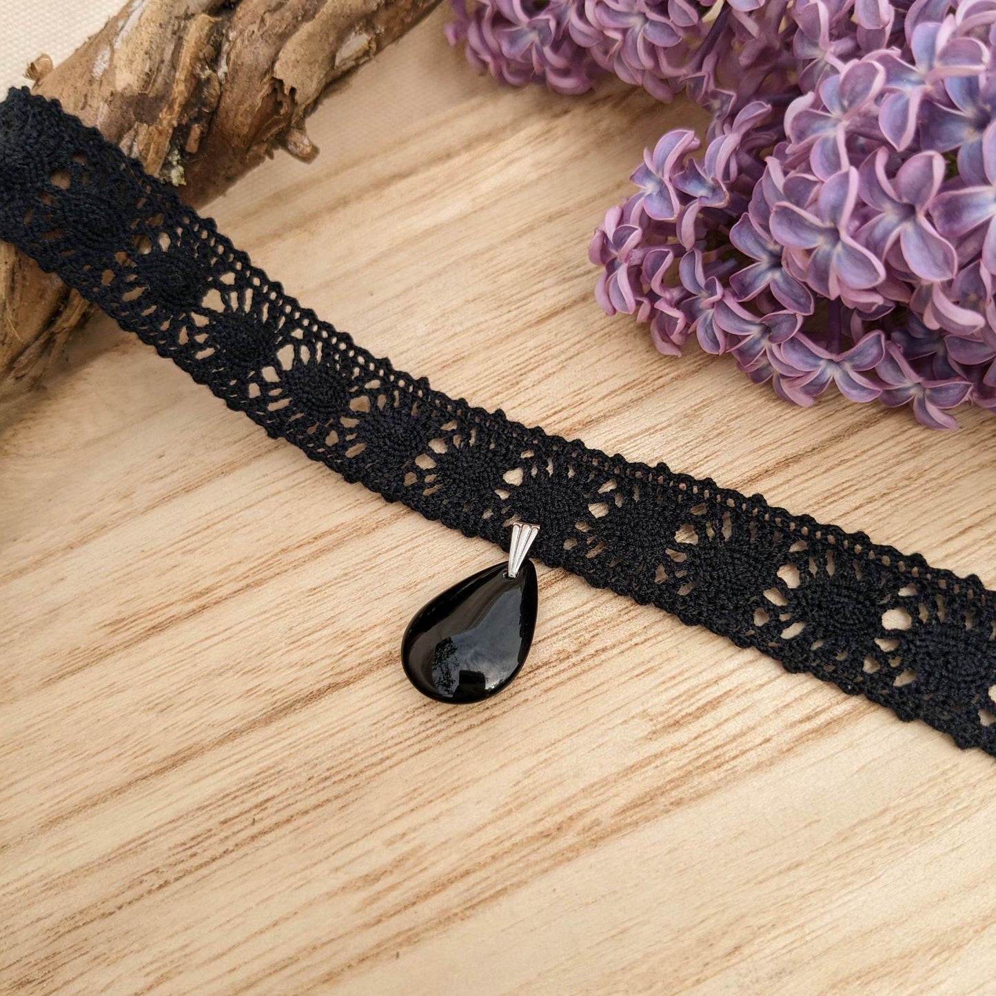 Collier Ras de Cou Victorien en Dentelle - Modèle au choix