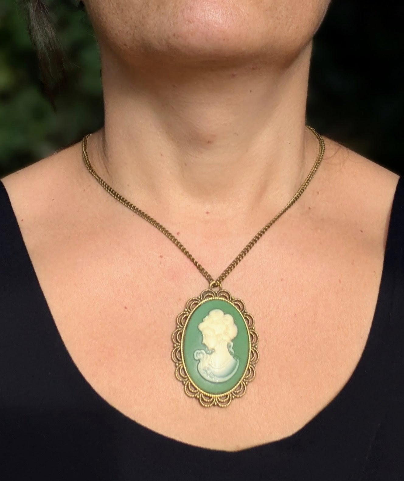 Collier Victorien - Rétro en laiton et médaillon camée vert