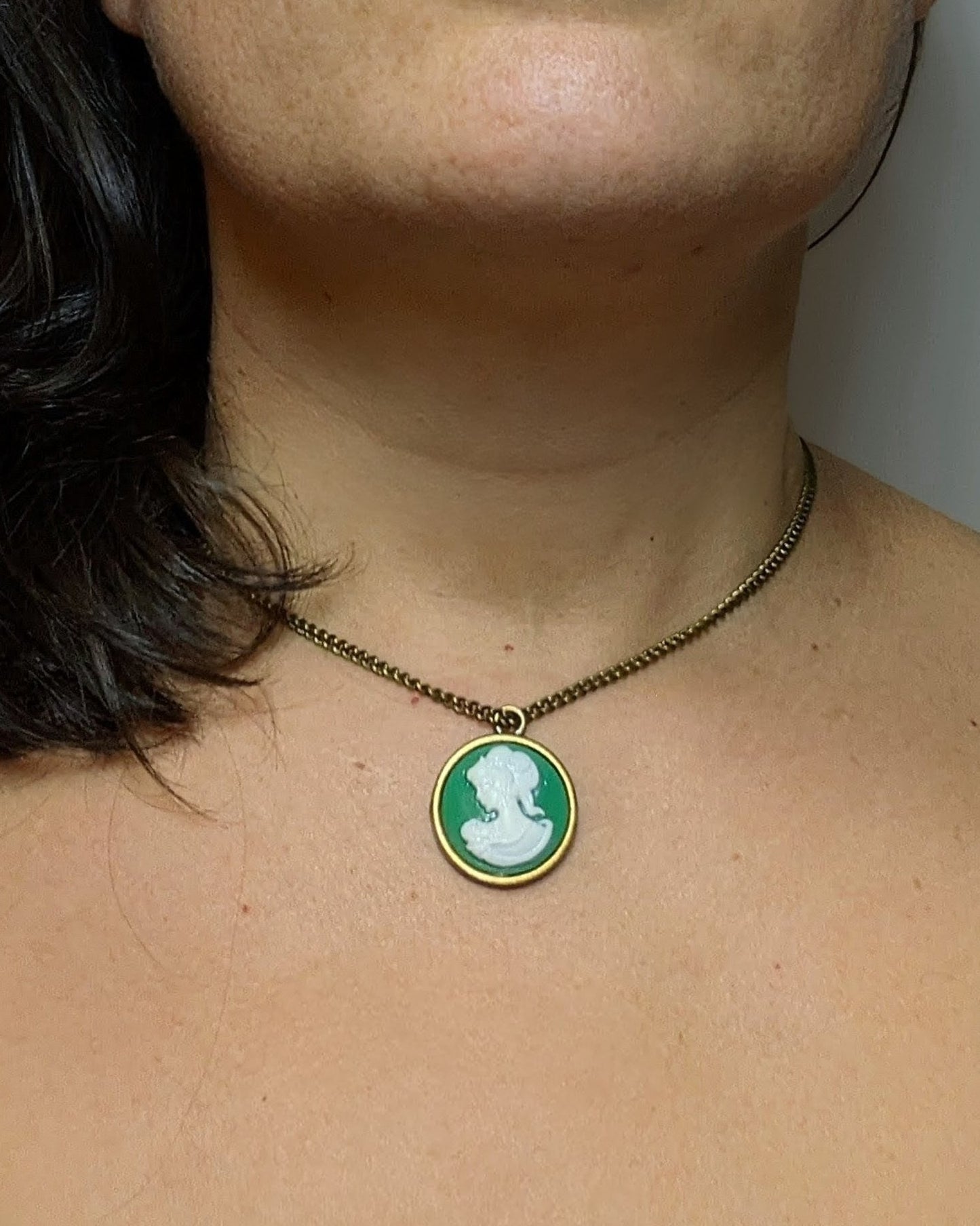 Collier Victorien en laiton et médaillon camée vert