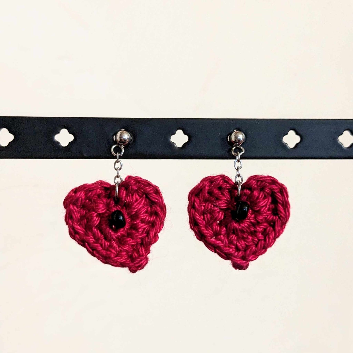 Boucles d'Oreilles coeur au crochet Rouge ou Noir