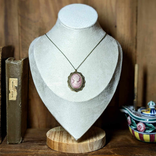 Collier Victorien en laiton et médaillon camée rose