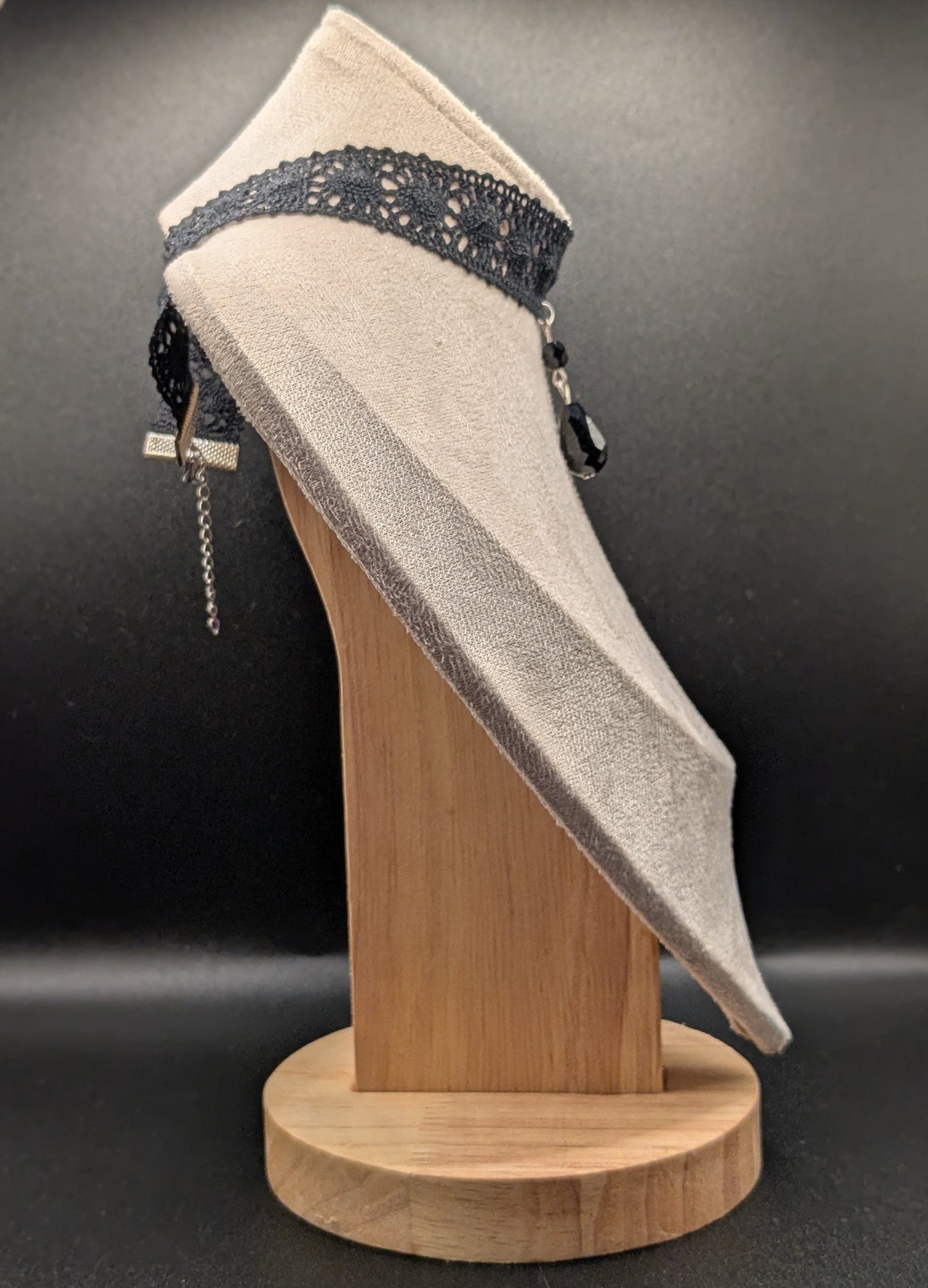 Collier Ras de Cou Victorien en Dentelle et pendentif noir