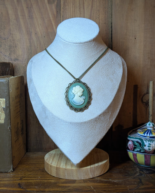 Collier Victorien - Rétro en laiton et médaillon camée vert
