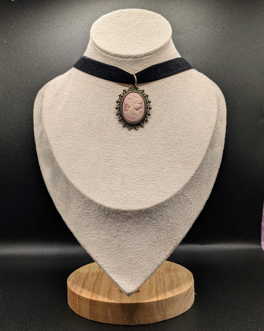 Collier Ras de Cou Velours avec Camée rose ancien
