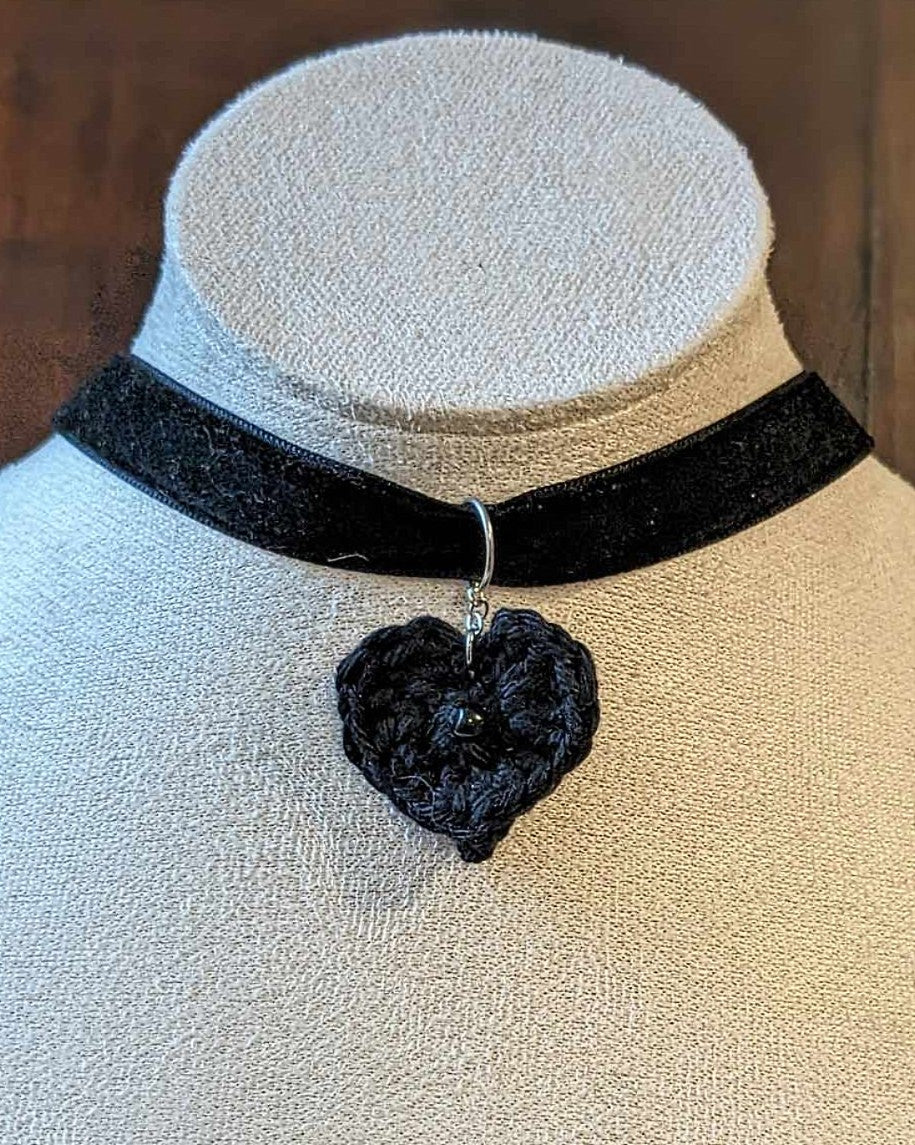 Choker velours coeur                           - Coloris au choix