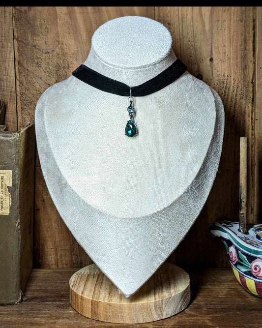 Collier Ras de Cou Victorien et pendentif vert émeraude