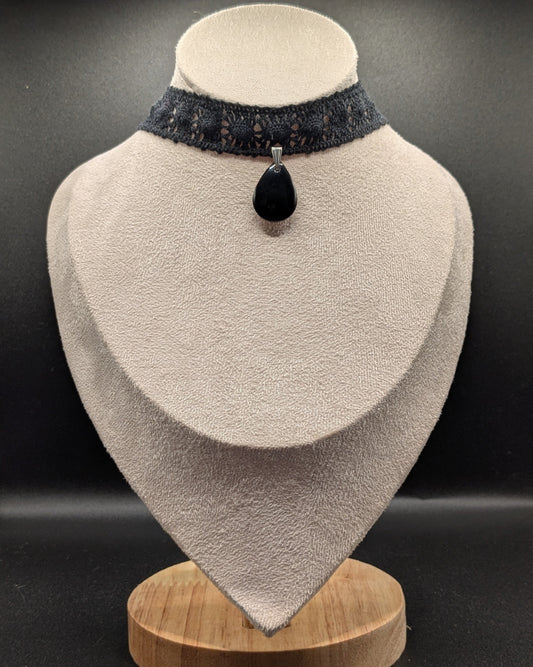 Collier Ras de Cou Victorien en Dentelle - Goutte noire
